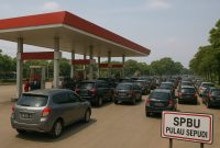 ILUSTRASI: Aantrean panjang di SPBU Pulau Sepudi Sumenep (SandiGT - Seputar Jatim)