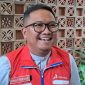 KETAWA: Area Manager Communication, Relations & CSR Pertamina Patra Niaga Jatimbalinus, Ahad Rahedi, saat menyampaikan tentang kondisi SPBU di Pulau Sepudi Sumenep (Doc. Seputar Jatim) 