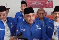 TEGAS: Ketua Komisi II DPRD Sumenep, Faisal Muhlis, saat diwawancarai di kantornya (Doc. Seputar Jatim) 