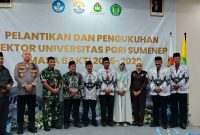 TERSENYUM: Foto bersama usai pelantikan Rektor Universitas PGRI Sumenep (SandiGT - Seputar Jatim)