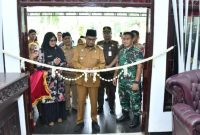 MERESMIKAN: Bupati Sumenep, Achmad Fauzi Wongsojudo saat memotong pita sebagai bentuk meluncurkan Sekolah Rakyat di SKB Batuan (Doc. Seputar Jatim)