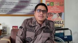 TEGAS: Kasi Intel Kejari Sumenep, Moch. Indra Subrata, saat ditemui di ruang kerjanya (SandiGT - Seputar Jatim)