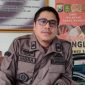 TEGAS: Kasi Intel Kejari Sumenep, Moch. Indra Subrata, saat ditemui di ruang kerjanya (SandiGT - Seputar Jatim)