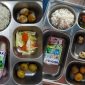 MAKANAN: Menu MBG yang diterima siswa yanc diduga tidak memenuhi gizi seimbang (Foto Istimewa)