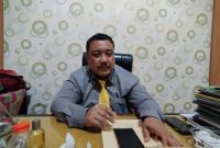TEGAS: Kepala Bakesbangpol Kabupaten Sumenep, Achmad Dzulkarnain, saat ditemui di kantornya (SandiGT - Seputar Jatim)