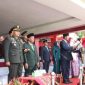 BERDIRI: Bupati Sumenep, Achmad Fauzi Wongsojudo, saat memimpin upacara Hari Kesaktian Pancasila di Halaman Kantor Pemkab Sumenep (Doc. Seputar Jatim)