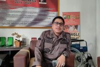 TEGAS: Kasi Intel Kejari Sumenep, Moch. Indra Subrata, saat ditemui di ruang kerjanya (SandiGT - Seputar Jatim)