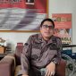TEGAS: Kasi Intel Kejari Sumenep, Moch. Indra Subrata, saat ditemui di ruang kerjanya (SandiGT - Seputar Jatim)