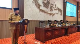FOKUS: Bupati Sumenep, Achmad Fauzi Wongsojudo, memberikan sambutan pada penyerahan Nota Keuangan APBD 2026 kepada DPRD di ruang rapat paripurna (SandiGT - Seputar Jatim) 