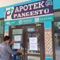 DISEGEL: Tim PD Sumekar saat melakukan penutupan sementara Apotek Pangesto di Jalan Dr. Cipto Samping RSUD de. H. Moh. Anwar (Doc. Seputar Jatim)