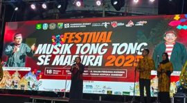 MERIAH: Suasana panggung saat pelepas peserta pertama Musik Tong Tong (Doc. Seputar Jatim)