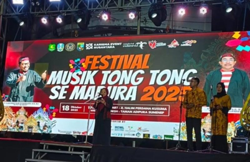 MERIAH: Suasana panggung saat pelepas peserta pertama Musik Tong Tong (Doc. Seputar Jatim)