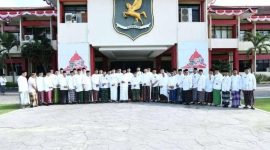 KOMPAK: Moment Foto usai menggelar upacara Hari Santri Nasional (HSN) 2025 di Halaman Pemkab Sumenep (Doc. Seputar Jatim)