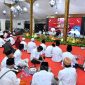 KHIDMAT: Bupati Sumenep, Achmad Fauzi Wongsojudo bersama jajan Pemkab saat menggelar Haul akbar raja-raja Sumenep Madura (SandiGT - Seputar Jatim)