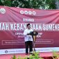 BERDIRI: Wakil Bupati Sumenep, Imam Hasyim, saat meresmikan rumah kebangsaan (SandiGT - Seputar Jatim) 