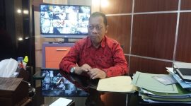 GAGAH: Kepala DKPP Sumenep, Chainur Rasyid, saat ditemui di ruang kerjanya (SandGt - Seputar Jatim)