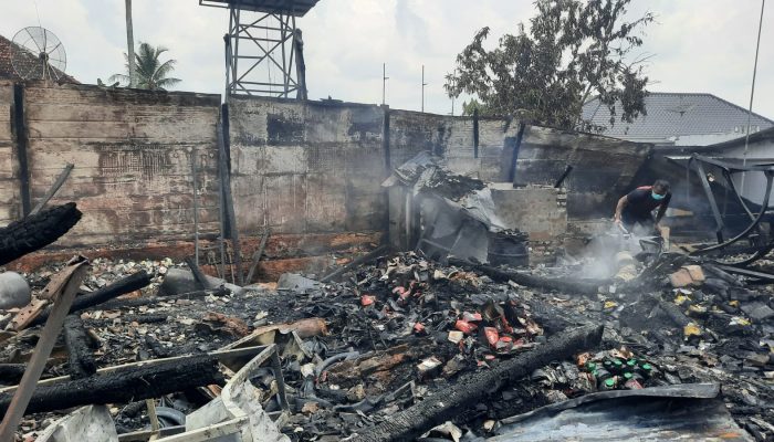 5 Toko Hangus Terbakar di Pasar Ganding Sumenep, Diduga Akibat Korsleting Listrik