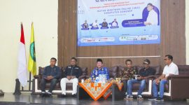 KHIDMAT: Pembukaan seminar jurnalistik yang digelar IWO Sumenep di Universitas PGRI (UPI) Sumenep (Mufti Che - Seputar Jatim)