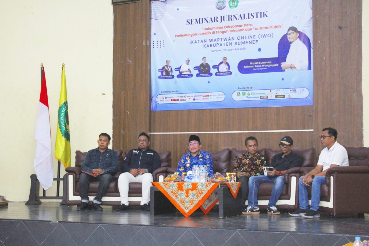 KHIDMAT: Pembukaan seminar jurnalistik yang digelar IWO Sumenep di Universitas PGRI (UPI) Sumenep (Mufti Che - Seputar Jatim)