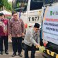 SENANG: Wakil Bupati Sumenep, Imam Hasyim, saat melepas perdana pengiriman sampah RDF sebanyak 24,1 ton (SandiGT - Seputar Jatim) 