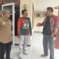 KUNJUNGAN: Ketua DPRD Sumenep, Zainal Arifin, bersama Kabid Pengelolaan Pendapatan Daerah (PPD) Bapenda Sumenep, Akhmad Sugiharto, saat merencanakan pembangunan gedung baru (SandiGT - Seputar Jatim) 