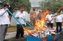 DIBAKAR: Pemusnahan 28 Ribu Rokok Ilegal di Sumenep (Doc. Seputar Jatim)