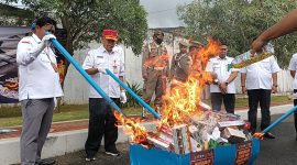 DIBAKAR: Pemusnahan 28 Ribu Rokok Ilegal di Sumenep (Doc. Seputar Jatim)