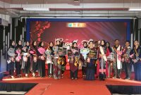 TERSENYUM: Peserta Grand Final Duta Wicara Jawa Timur 2025 saat melakukan foto bersama di MCC Kota Malang (Doc. Seputar Jatim)