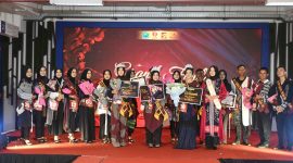 TERSENYUM: Peserta Grand Final Duta Wicara Jawa Timur 2025 saat melakukan foto bersama di MCC Kota Malang (Doc. Seputar Jatim)