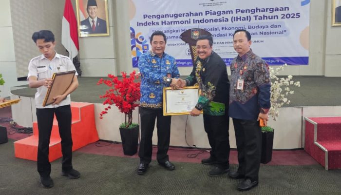 Bakesbangpol Sumenep Raih Penghargaan IHaI 2025, Bukti Keharmonisan Sosial Tetap Terjaga