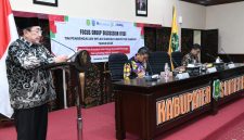 TEGAS: Wakil Bupati Sumenep Imam Hasyim, saat memberikan sambutan dalam acara FGD jelang tahun baru (Foto Istimewa)