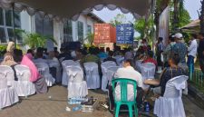 PROSES: PT PT ESM saat akan melakukan pengirimam 20 juta rokok lokal ke Filipina (Foto Istimewa)