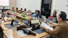 RAPAT: Kepala Bappeda Kabupaten Sumenep, Arif Firmanto, saat melihat kenaikan ekonomi daerah (Foto Istimewa)