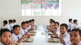 SEDIH: Sejumlah siswa sekolah dasar tampak enggan makan Program Makan Bergizi Gratis (MBG) dengan kualitas menu yang buruk (Doc. Seputar Jatim)