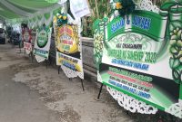 KARANGAN BUNGA: Ucapan Konfercab NU Sumenep 2025 mulai berjejer di Ponpes Annuqayah Guluk Guluk (Doc. Seputar Jatim)