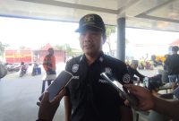 TEGAS: Koordinator Satuan Pelayanan Terminal, Handoko Imam Hanafi, saat diwawancarai jurnalis (SandiGT - Seputar Jatim)