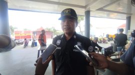 TEGAS: Koordinator Satuan Pelayanan Terminal, Handoko Imam Hanafi, saat diwawancarai jurnalis (SandiGT - Seputar Jatim)
