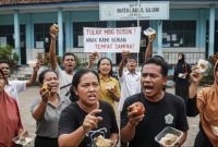 FOTO ILUSTRASI: SPPG Matlabul Ulum Jambu diprotes usai menyajikan MBG yang tidak layak konsumsi (Doc. Seputar Jatim)