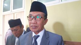 TEGAS: Bupati Pamekasan Kholilurrahman, saat diwawancarai sejumlah media (Foto Istimewa)