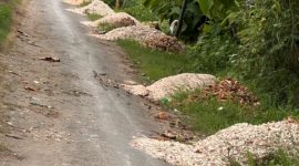 MENUMPUK: Pengaspalan Jalan menghantui Desa Meddelan (Doc. Seputar Jatim)