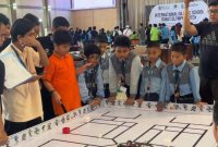 SEMANGAT: Siswa SD Muhammadiyah GKB Gresik, saat mengikuti ajang International Islamic School Robot Olympiad (IISRO) 2025 (Doc. Seputar Jatim)