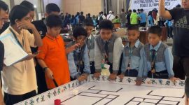 SEMANGAT: Siswa SD Muhammadiyah GKB Gresik, saat mengikuti ajang International Islamic School Robot Olympiad (IISRO) 2025 (Doc. Seputar Jatim)