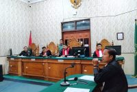 SIDANG: Penasihat hukum terdakwa kasus ODGJ Sumenep, Marlaf Sucipto, saat menyampaikan duplikat atas replik Jaksa Penuntut Umum di sidang lanjutan (SandiGT - Seputar Jatim)