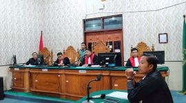 SIDANG: Penasihat hukum terdakwa kasus ODGJ Sumenep, Marlaf Sucipto, saat menyampaikan duplikat atas replik Jaksa Penuntut Umum di sidang lanjutan (SandiGT - Seputar Jatim)