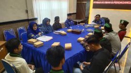 DISKUSI: HMI Sumenep saat melakukan audiensi di Dinas Koperasi, UKM dan Perindustrian Perdagangan Kabupaten Sumenep (Doc. Seputar Jatim)