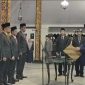 SUMPAH: Bupati Sumenep, Achmad Fauzo Wongsojudo, saat melantik Jabatan Komisioner KI Sumenep, periode 2025 - 2026 di Pendopo Agung Sumenep (Doc. Seputar Jatim)