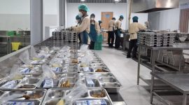 MAKANAN: Proses penyajian program MBG (Foto Istimewa)