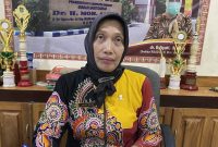 RAPI: Direktur RSUD dr. H. Moh. Anwar Sumenep, Erliyati, saat ditemui di ruang kerjanya (Foto Istimewa)