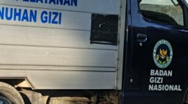 MELINTAS: Mobil dari SPPG Pakamban Laok 2 Yayasan Bumi Asfan Abadi saat mengantar paket MBG (Doc. Seputar Jatim)
