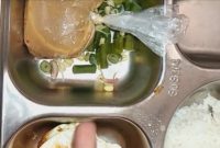 MAKANAN: Siswa di Batu Putih temukan ulat di sajian sayur MBG (Doc. Seputar Jatim)